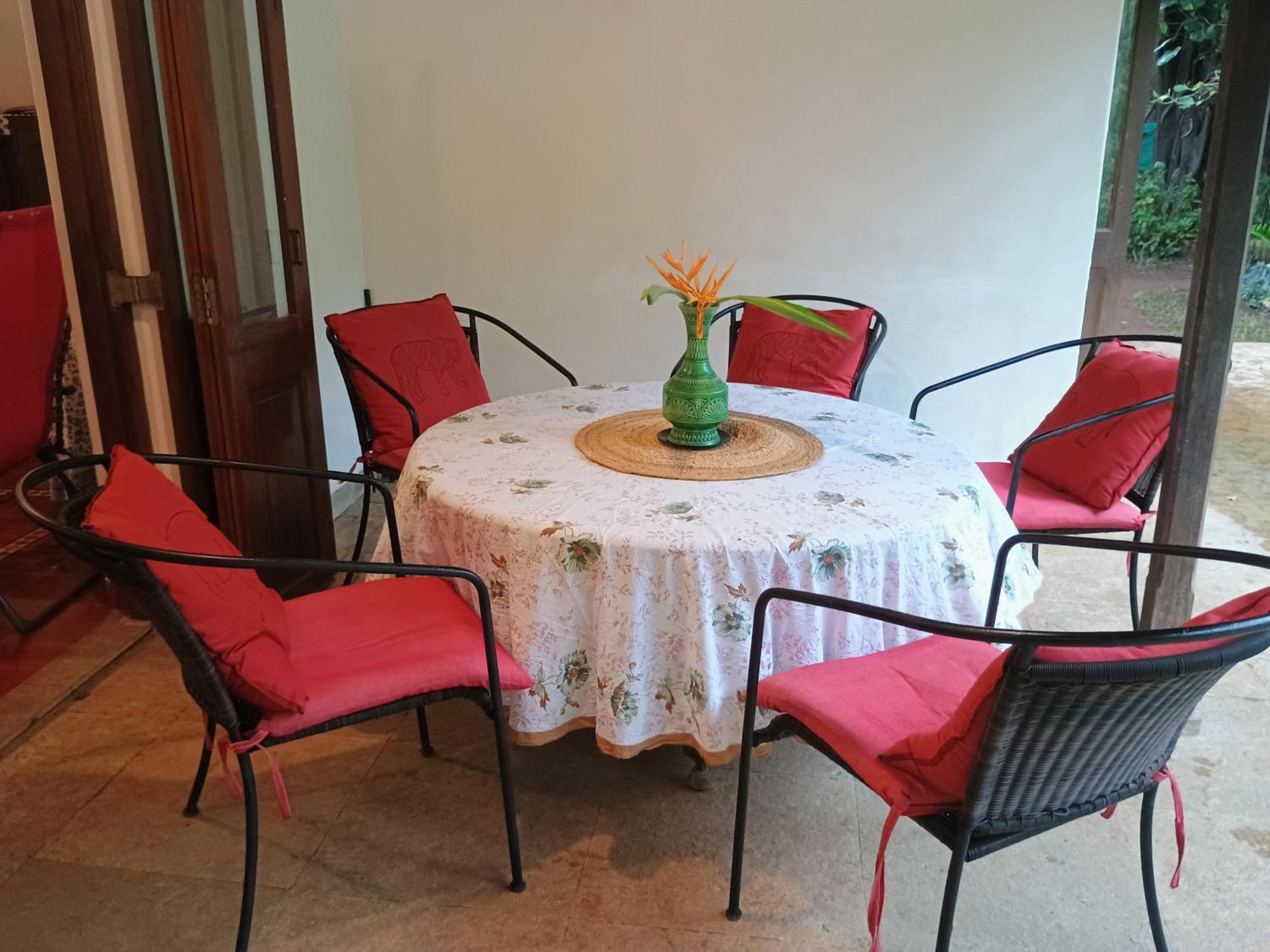 נגאון Banyan House - Luxurious 4 Bedroom Villa On One Acre, Near The Beach מראה חיצוני תמונה
