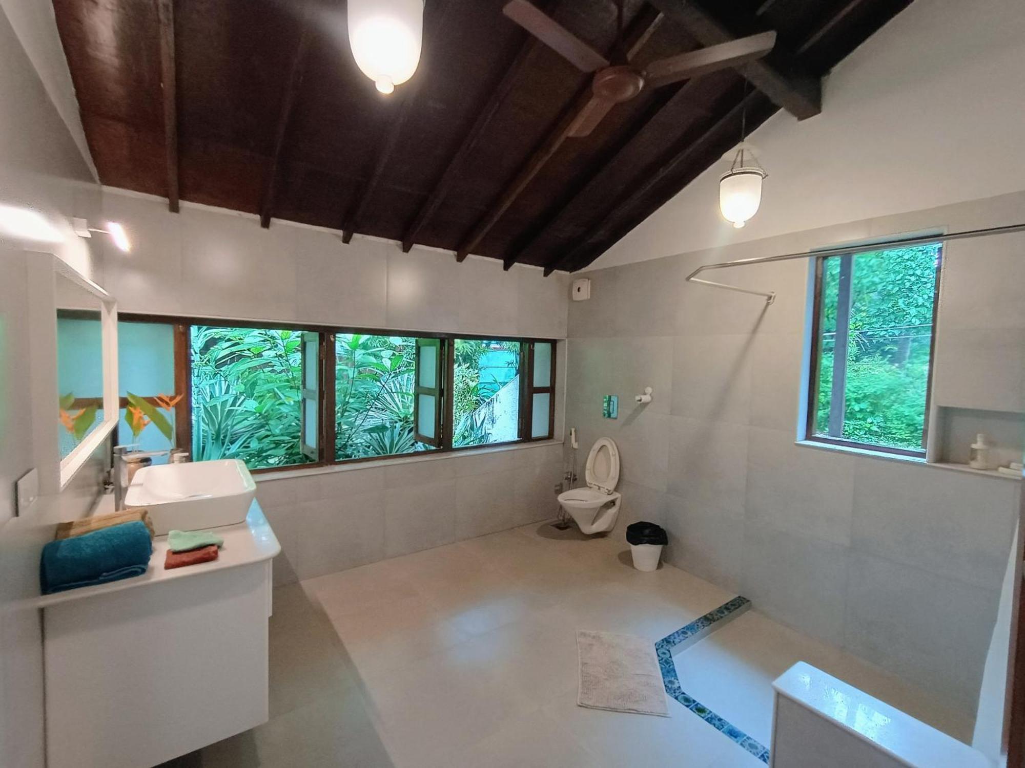 נגאון Banyan House - Luxurious 4 Bedroom Villa On One Acre, Near The Beach מראה חיצוני תמונה