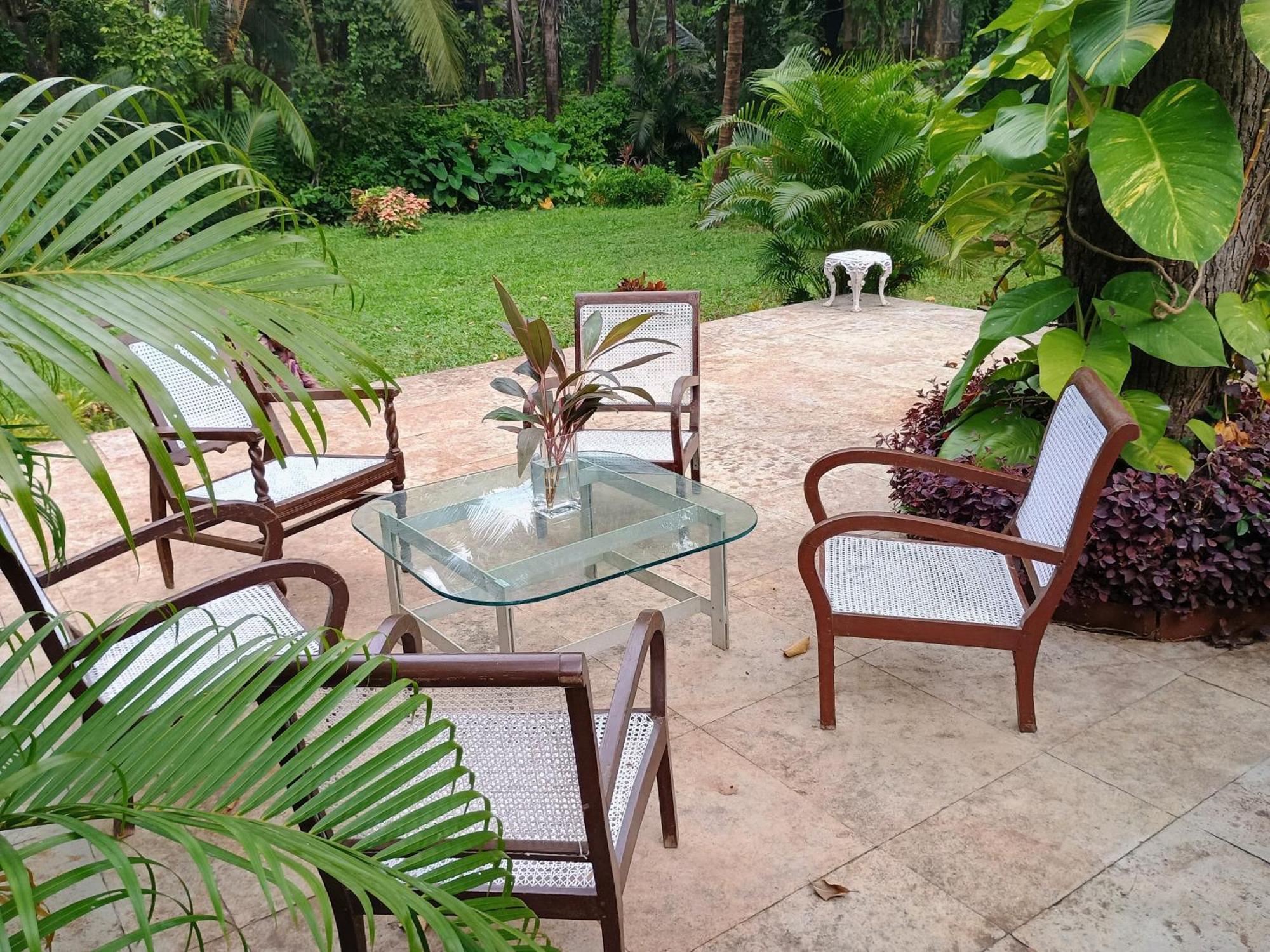 נגאון Banyan House - Luxurious 4 Bedroom Villa On One Acre, Near The Beach מראה חיצוני תמונה
