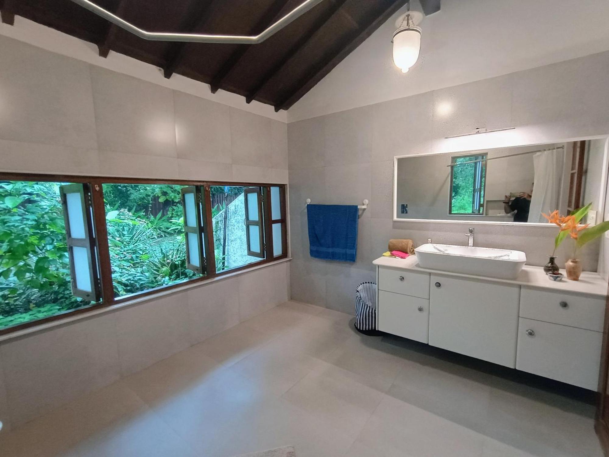 נגאון Banyan House - Luxurious 4 Bedroom Villa On One Acre, Near The Beach מראה חיצוני תמונה