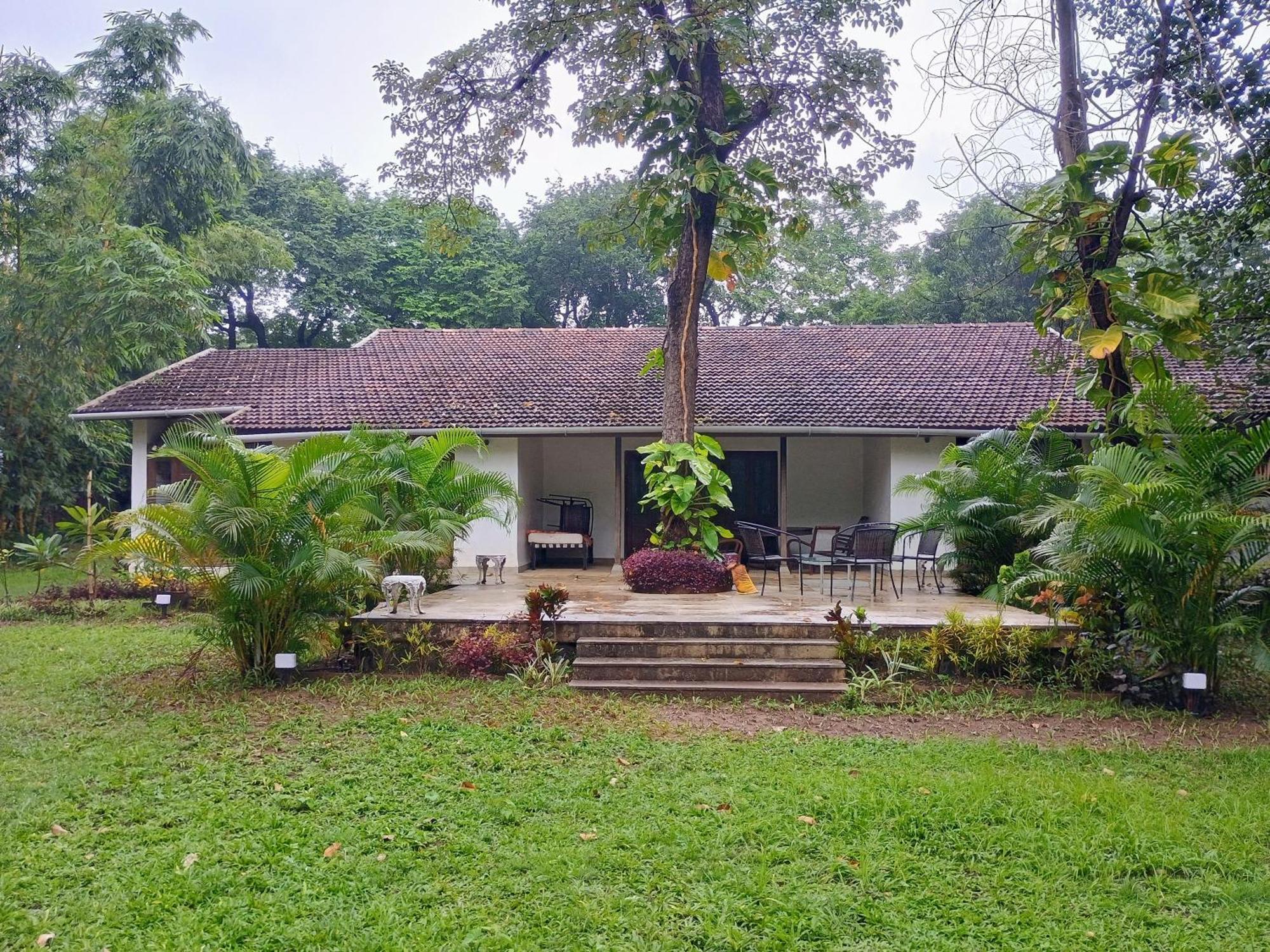 נגאון Banyan House - Luxurious 4 Bedroom Villa On One Acre, Near The Beach מראה חיצוני תמונה